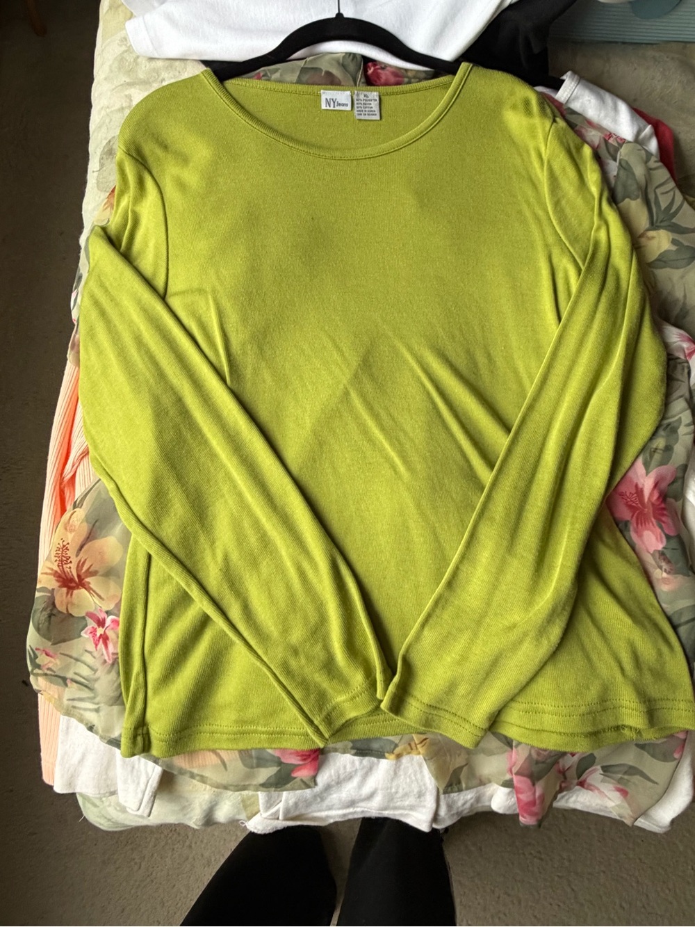 NY Jeans Women’s Green Knit Solid Round Neck Long Sleeve Basic T-Shirt XL